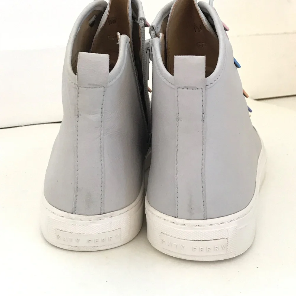 KATY PERRY High Top Sneakers with Multicolored Stars Gray Women’s Size 8 NWT